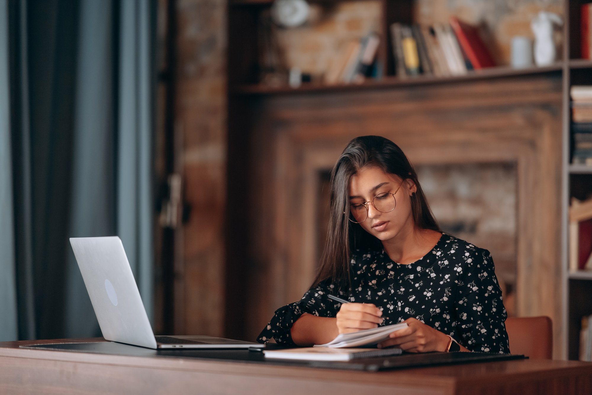 beautiful-business-woman-writing-something-notebook